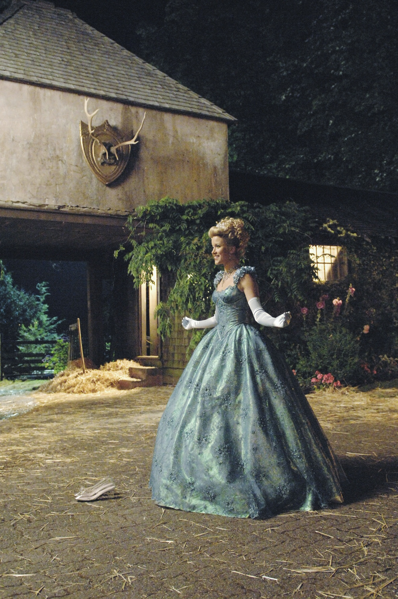Illustration for article titled Once Upon a Time Episode 1.04 "The Price of Gold" Gallery